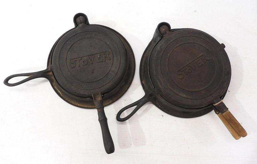 Lot 2726: (2) Stover waffle irons: No.8 / No.9