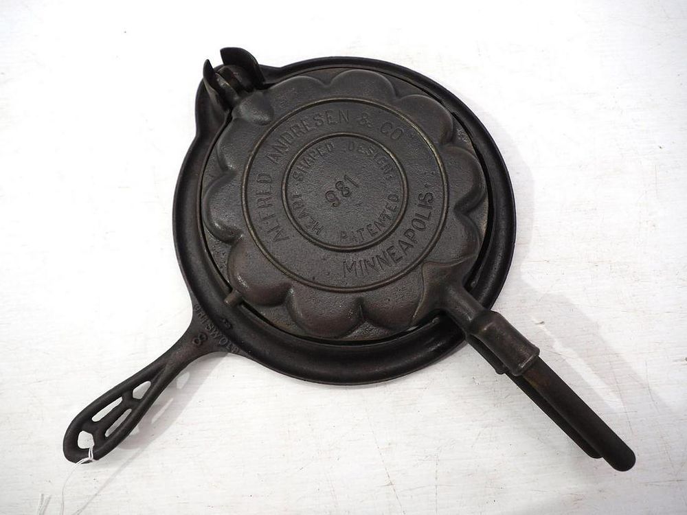 Lot 2780: Alfred Andresen & Co. No.8  waffle iron