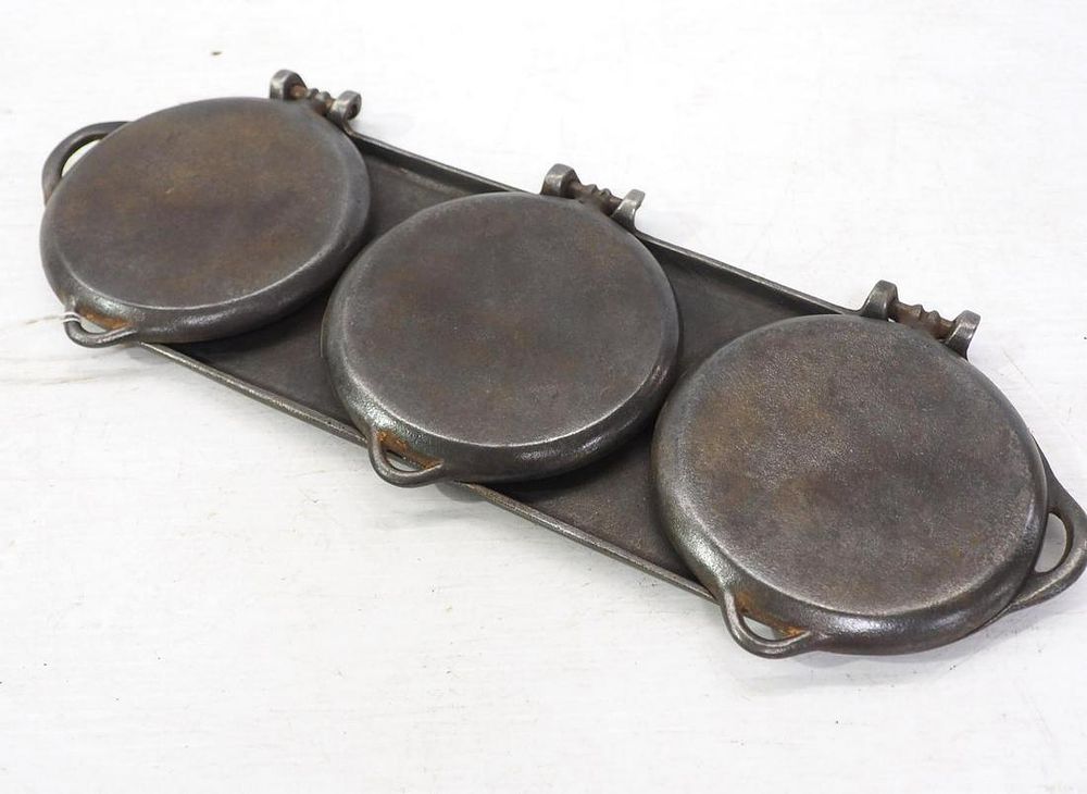 Lot 2790: S Mfg. Co. New York  Pancake Griddle