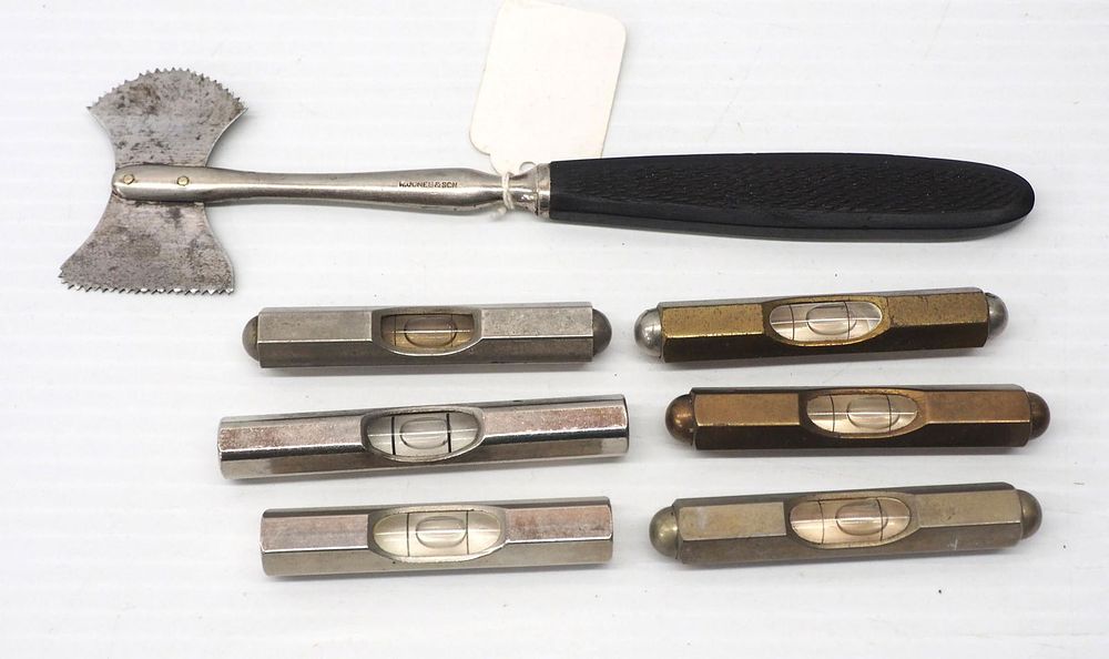 Lot 4041: Pocket Levels & Surgical Saw