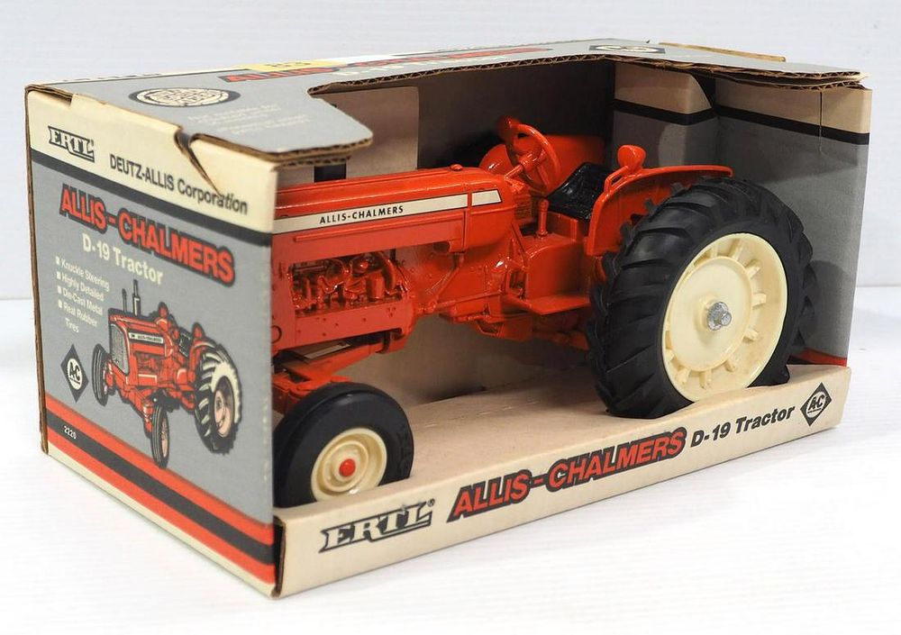Lot 83: Ertl Allis Chalmers D-19