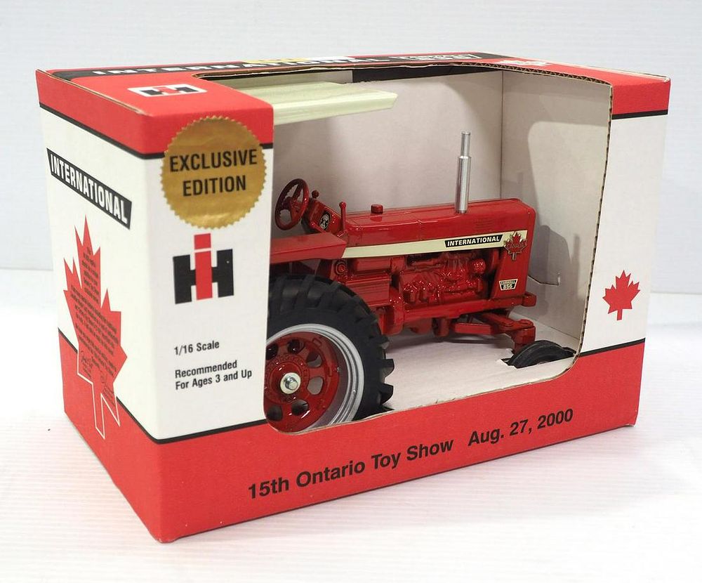 Lot 131: Scale Model International Farmall 856