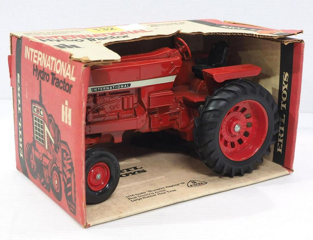 Lot 132: Ertl International Farmall 966 Hydro