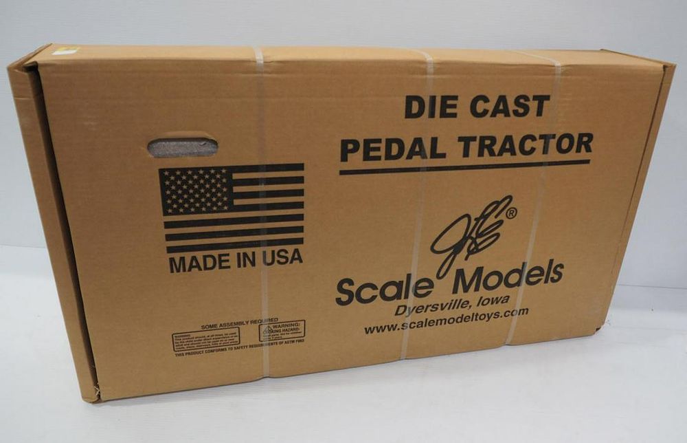 Lot 233: Scale Models Allis Chalmers D-19 Pedal Tractor