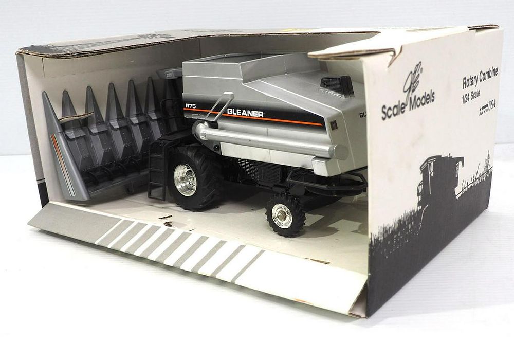 Lot 251: Scale Models Gleaner R75 Rotary Combine