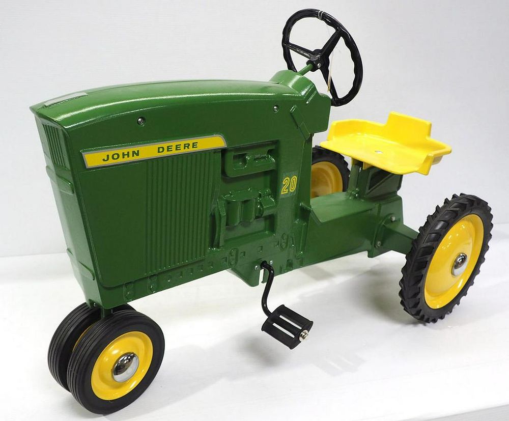 Lot 269: Ertl John Deere 20 Pedal Tractor