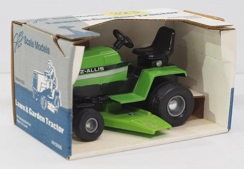 Lot 323: Scale Models Deutz Allis 1920 Garden Tractor