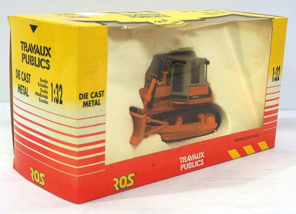 Lot 329: 1/32 scale ROS FD14 E Crawler
