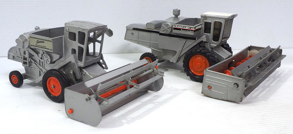 Lot 351: (2) Ertl Allis Chalmers Gleaner Combines