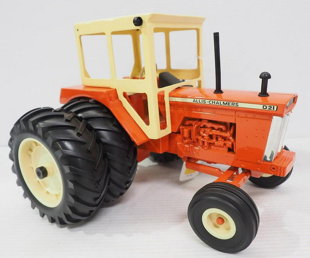 Lot 385: Ertl Allis Chalmers D-21 4 Duals & Cab