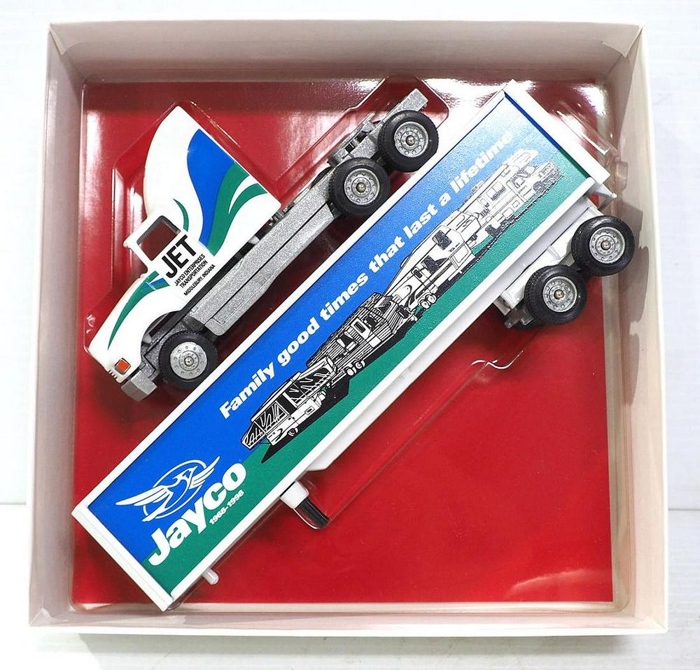 Lot 407: 1/64 scale Winross Jayco Semi