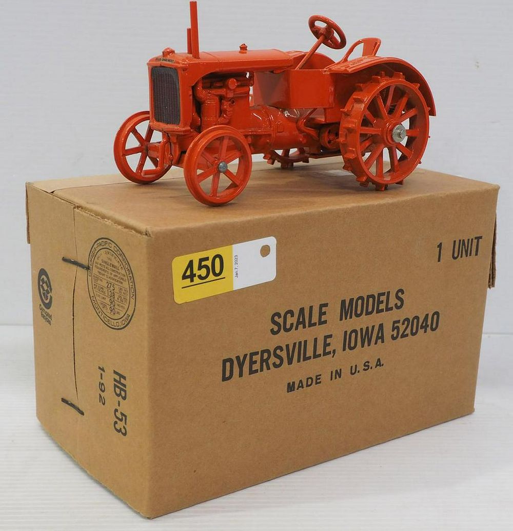 Lot 450: Louisville Farm Show Allis Chalmers Tractor
