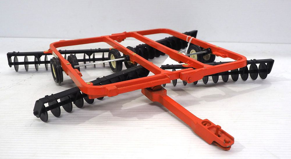 Lot 473: Ertl Allis Chalmers Disk