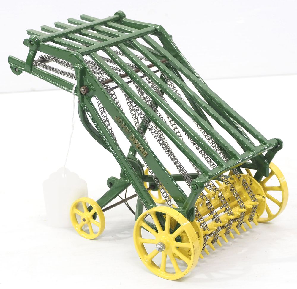 Lot 2019: John Deere die cast toy hay loader