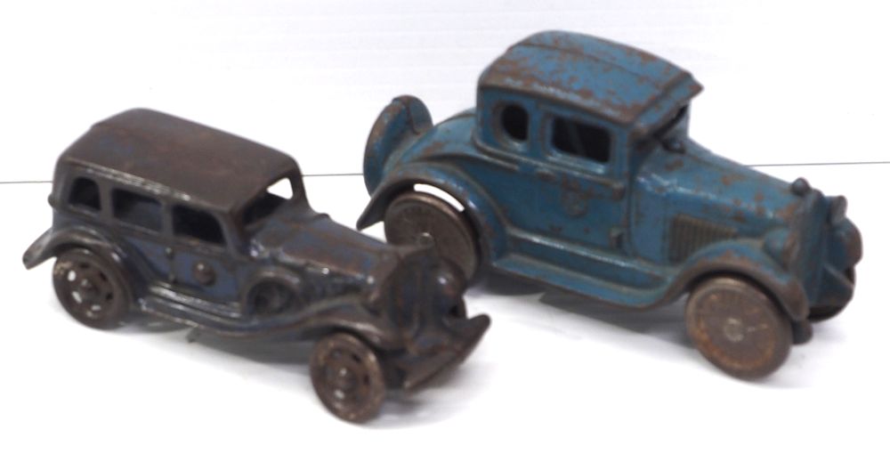 Lot 2105: (2) Cast iron coupe cars