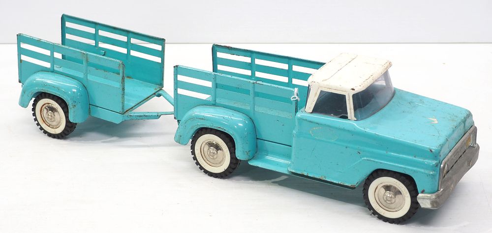 Lot 2112: Tonka livestock truck with trailer