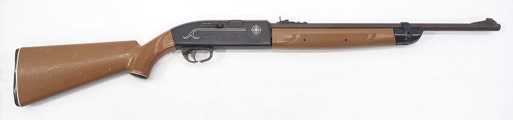 Lot 2207: Crosman Model 200 Classic Pellet/BB Repeater