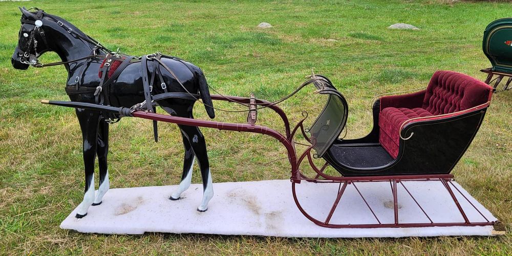 Lot 191: Horse & Sleigh Display