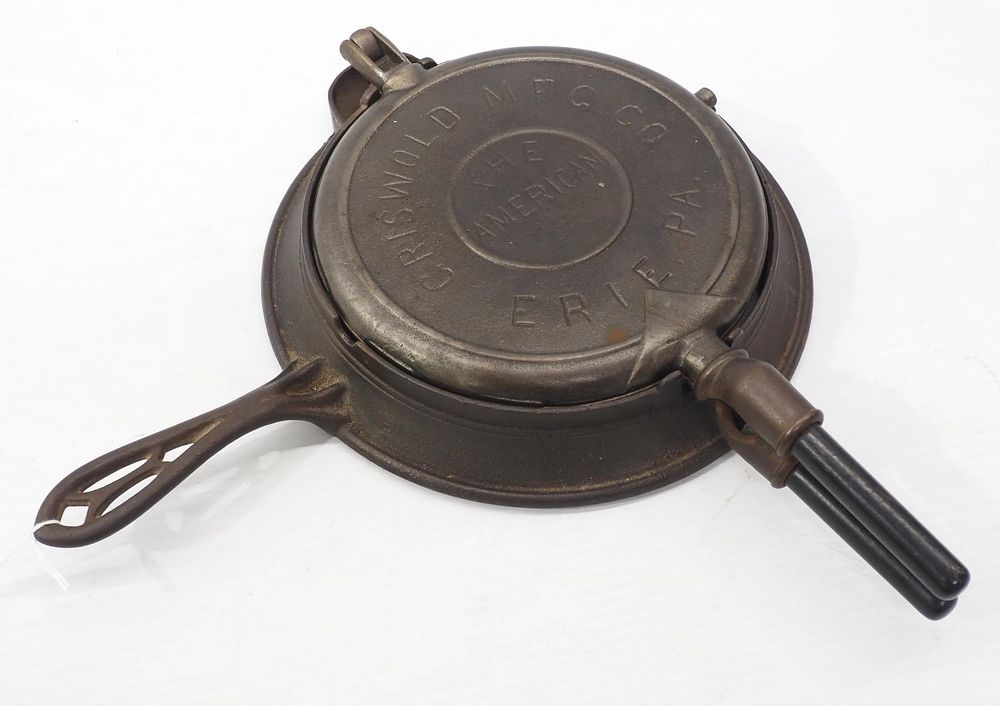 Lot 266C: Griswold American #8 waffle iron
