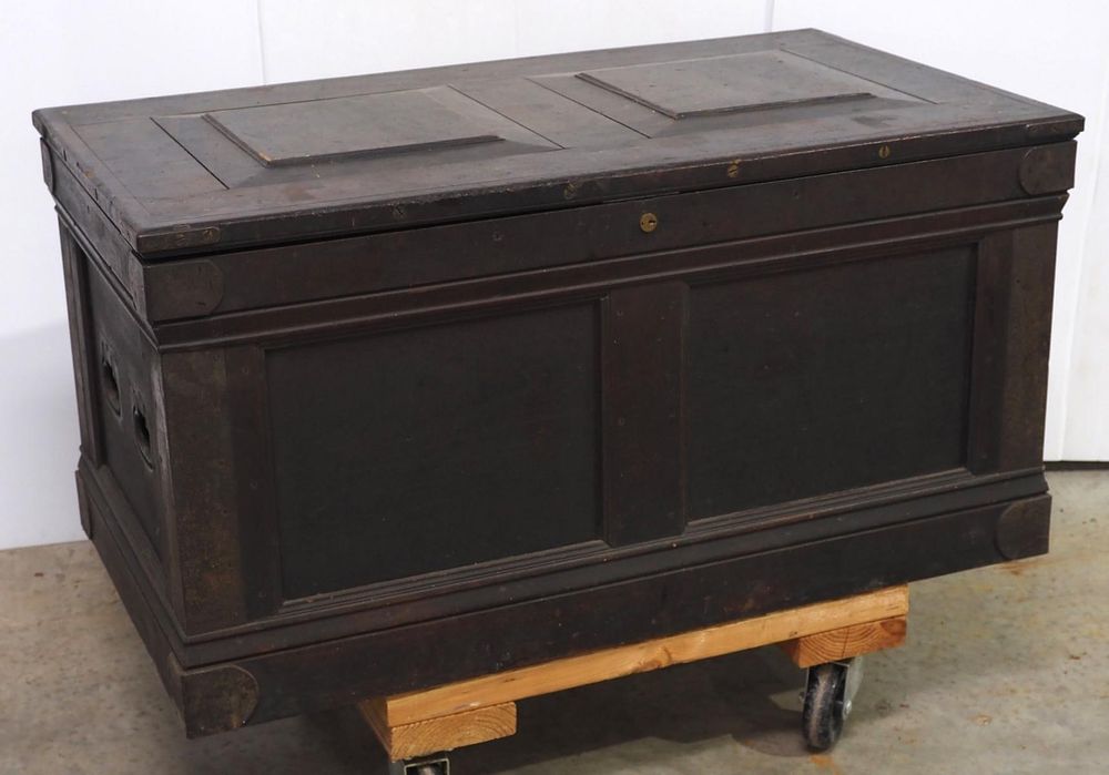 Lot 294: Large wooden tool chest