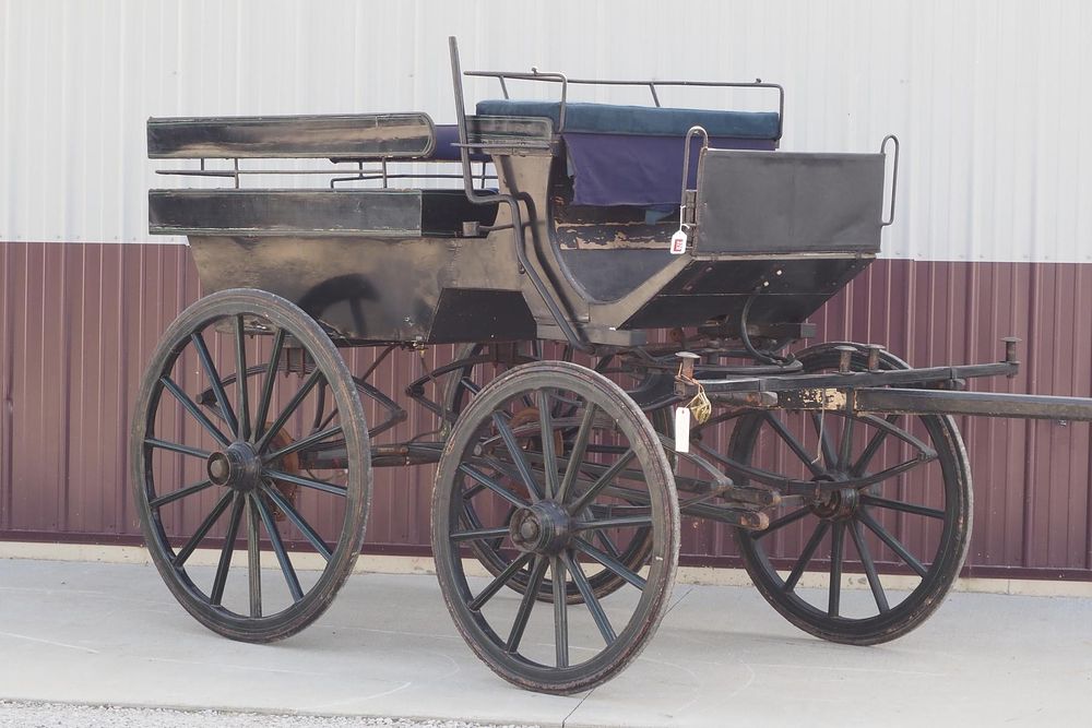 Lot 370: English cut-under wagonette