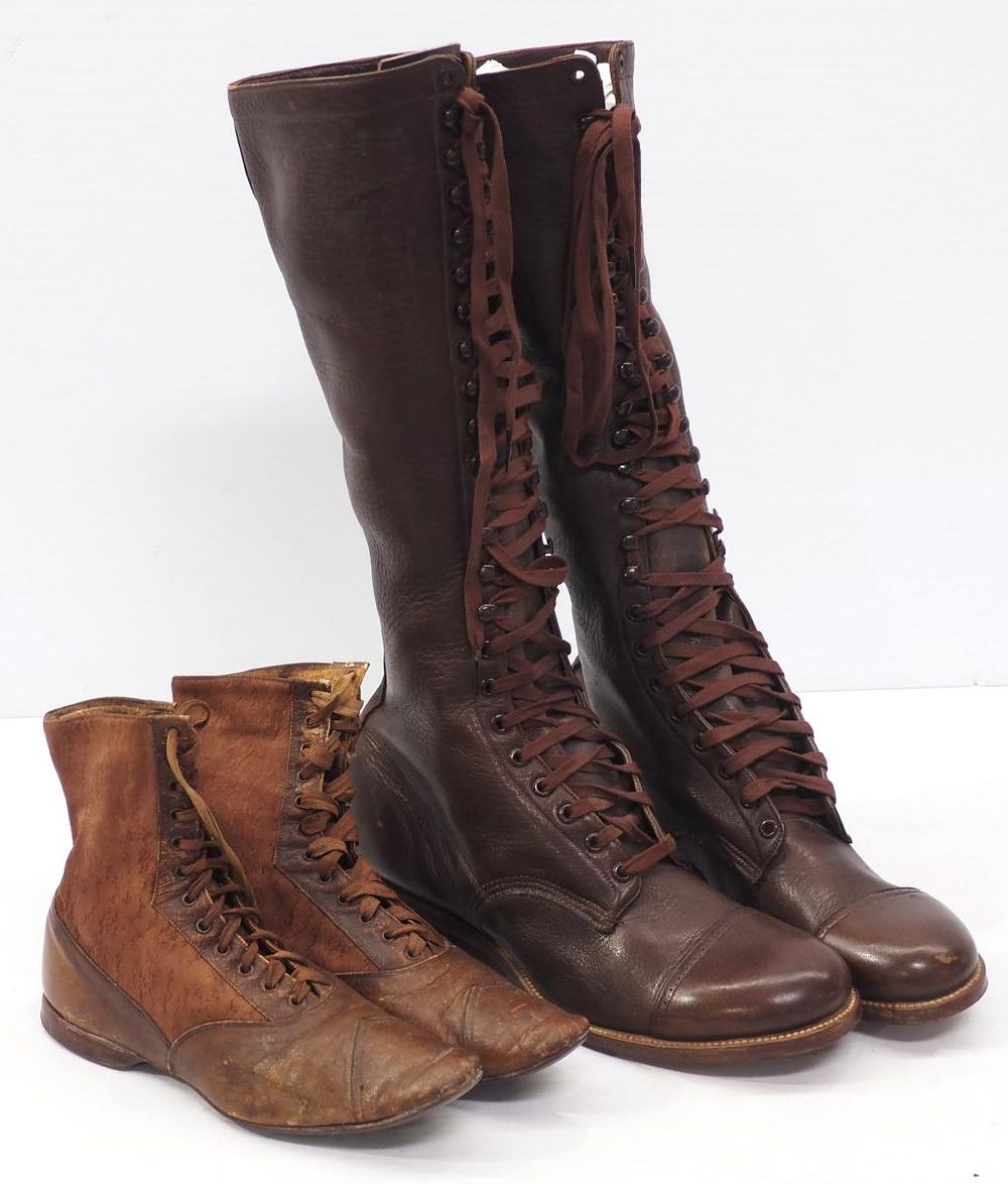 Lot 1322: (2) Pairs of lace-up shoes