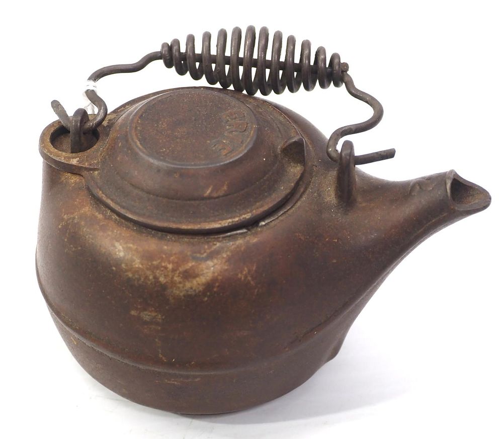 Lot 329: Erie No.2 cast iron tea pot