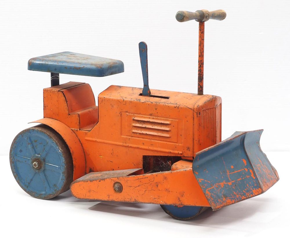 Lot 339: Tru-Matic sit & ride steam roller/bulldozer toy