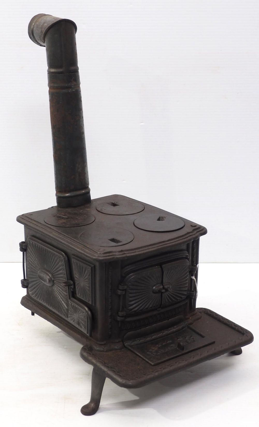 Lot 390: Little Eva model cast iron stove