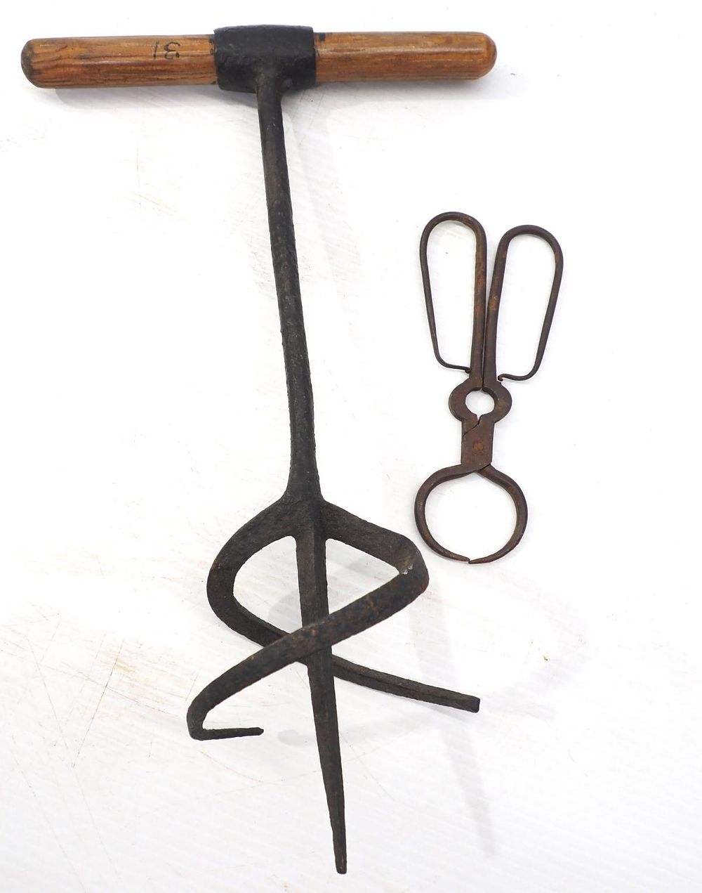 Lot 410: Sugar auger / sugar nipper