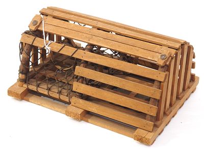 Salesman sample wooden lobster trap, 10"x7"x5"H - Very Good