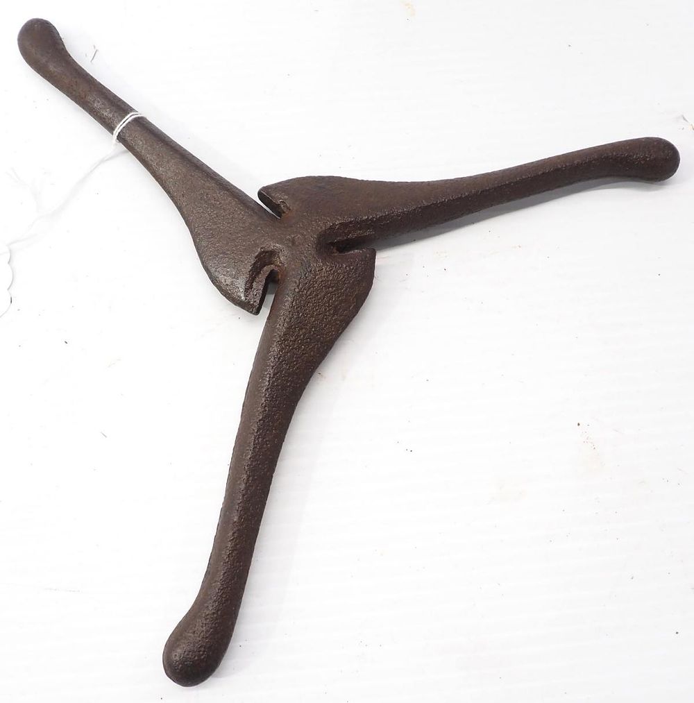 Lot 658: Early, unusual cast iron wire fence twisting tool