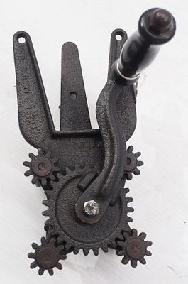 Cast iron 4-strand rope maker. Cast iron, box-mount 4-strand rope maker