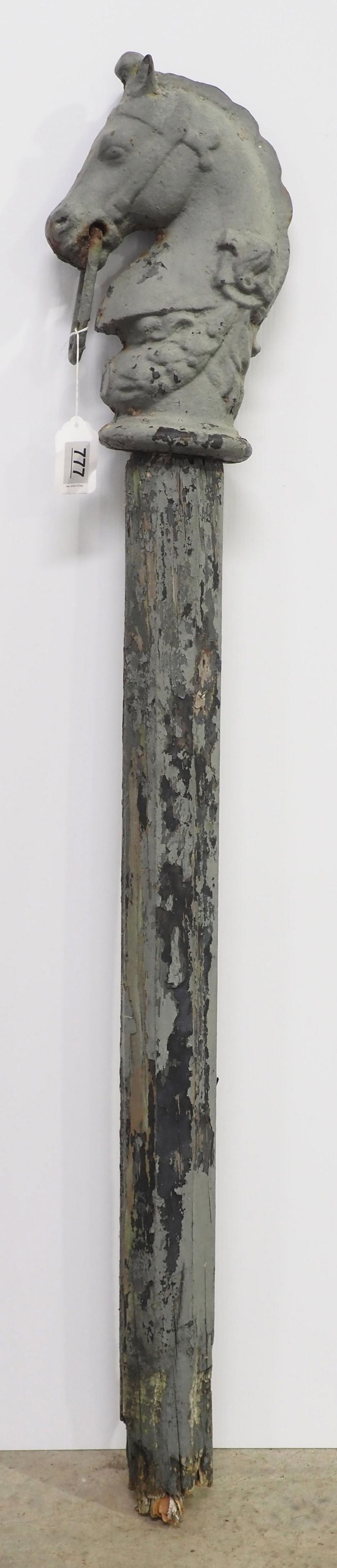 Lot 777: Cast iron horse head horse tie