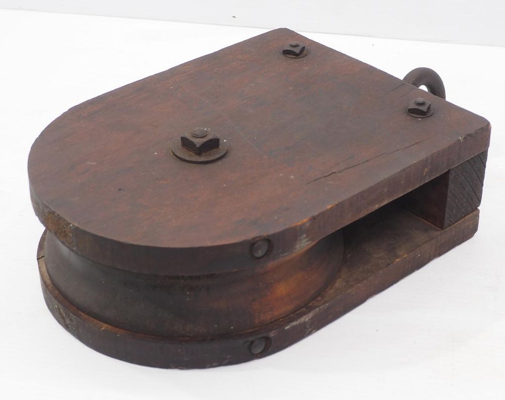 Lot 870: Large wooden pulley