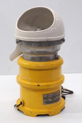 Sunkist Fruit Juice Extractor for oranges & lemons. Tabletop electric Sunkist Fruit Juice 