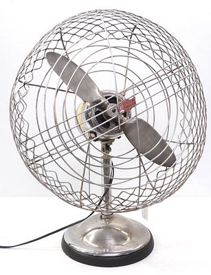 Air Castle fan with propeller-shaped blades. Air Castle electric fan with propeller-shaped 