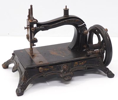 Early hand-crank cast iron sewing machine stamped J. Reeber, Marseille and stenciling for La 