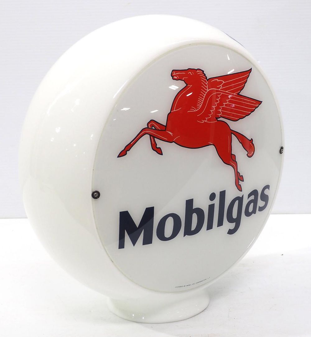 Lot 1326: Mobilgas Pegasus gas pump globe