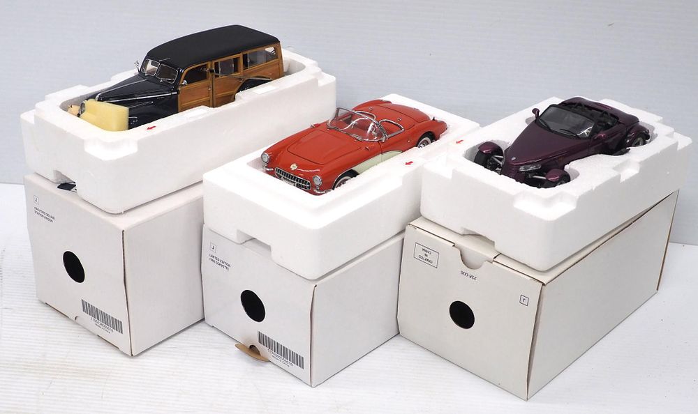 Lot 207: (3) Danbury Mint vehicles
