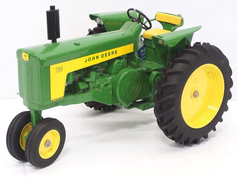 Lot 211: John Deere 730