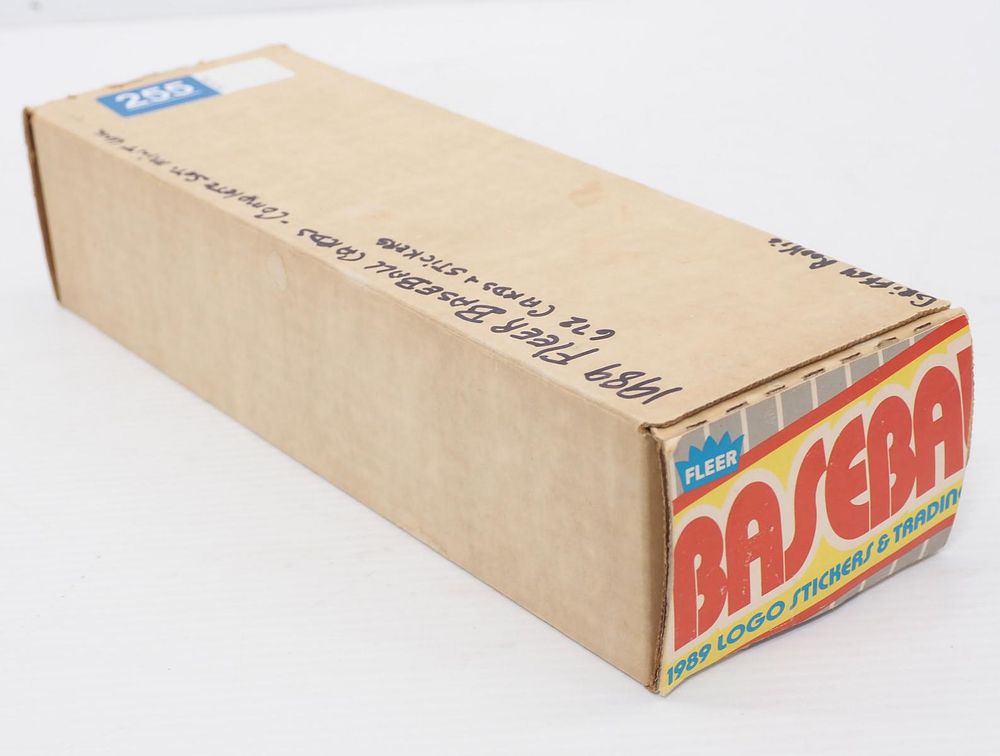 Lot 255: 1989 Fleer Baseball Cards complete set