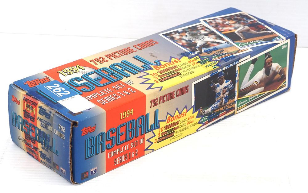 Lot 262: 1994 Topps Baseball Cards