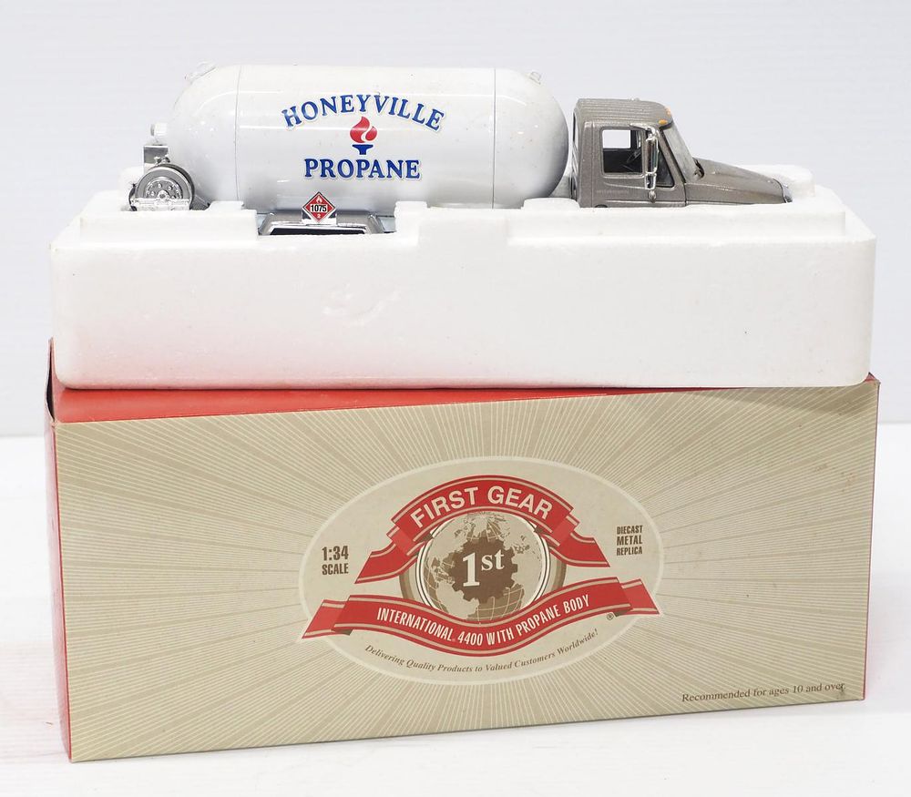 Lot 283: First Gear International 4400 for Honeyville Propane