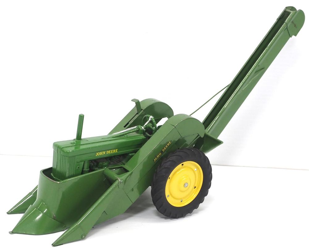 Lot 301: Ertl John Deere 60 with 2-Row Mounted Corn Picker