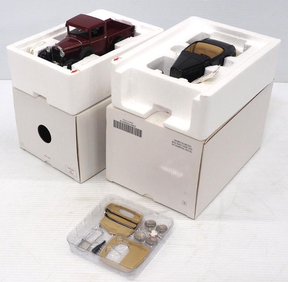 Lot 374: (2) Danbury Mint vehicles