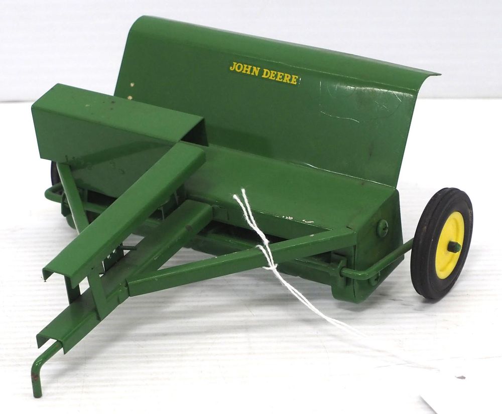 Lot 383: John Deere hay conditioner