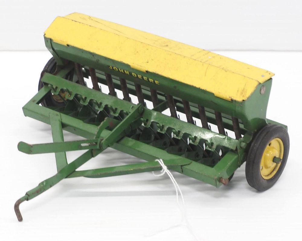 Lot 403: Ertl John Deere grain drill