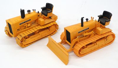 (2) Ertl John Deere crawlers. (2) 1/16 scale Ertl John Deere crawlers including 440 Diesel and 