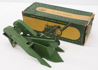 Eska John Deere Mounted 1-row corn picker. 1/16 scale Eska John Deere Mounted 1-row corn picker 